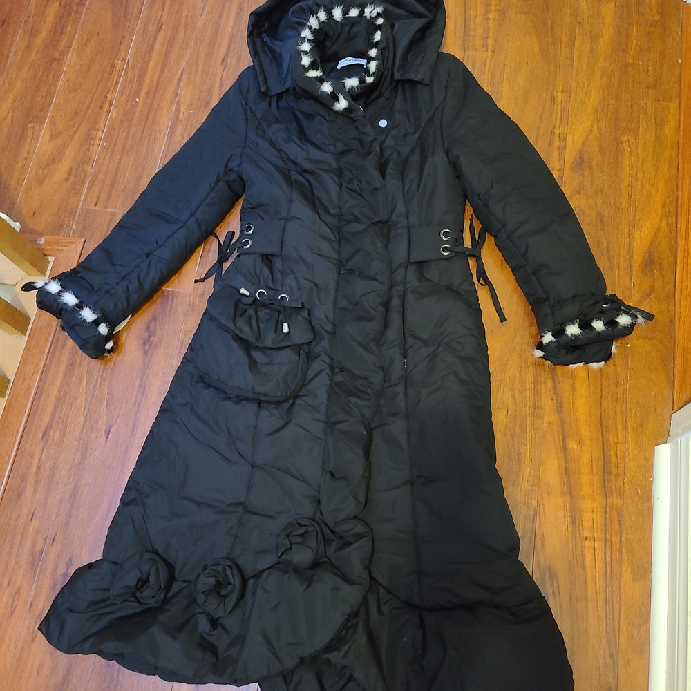 Stylish Long Winter Coat with Fur Trim